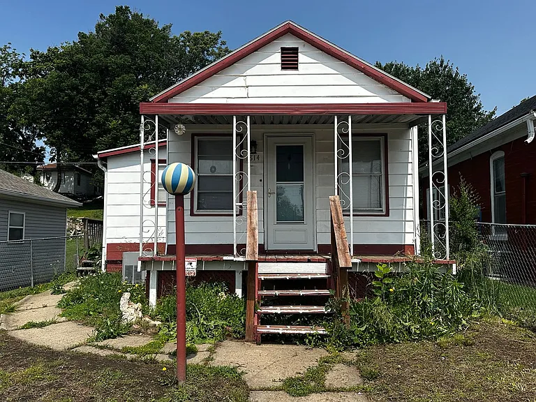 1814 Savannah Ave — Photo 1