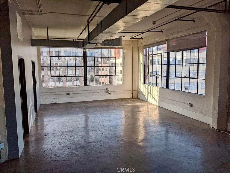 315 E 8th St #1001 — Photo 27