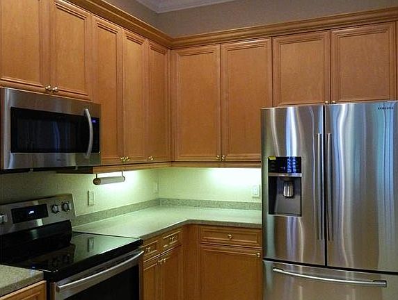 5th image of 1000 Saint James Ln