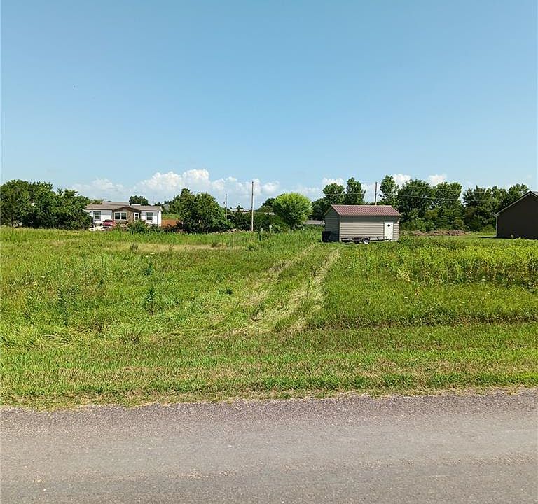 2nd image of 17-21 Wilderness Trl