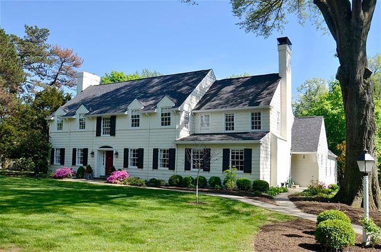 1st image of 17 Forest Hill Dr