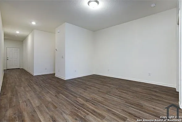 12530 Larissa — Photo 8