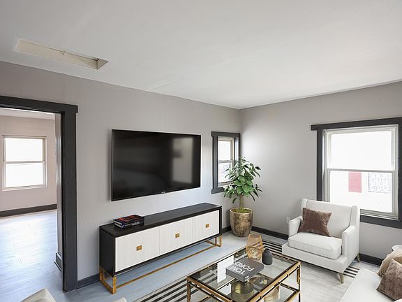 2nd image of 822 Huffman Ave #822