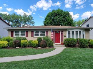 1413 S Circle Dr, Mount Prospect, IL