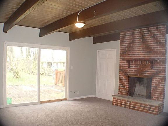 5th image of 556 Lakewood Blvd