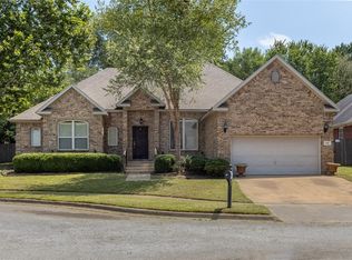 470 S Pierremont Dr, Fayetteville, AR 72701