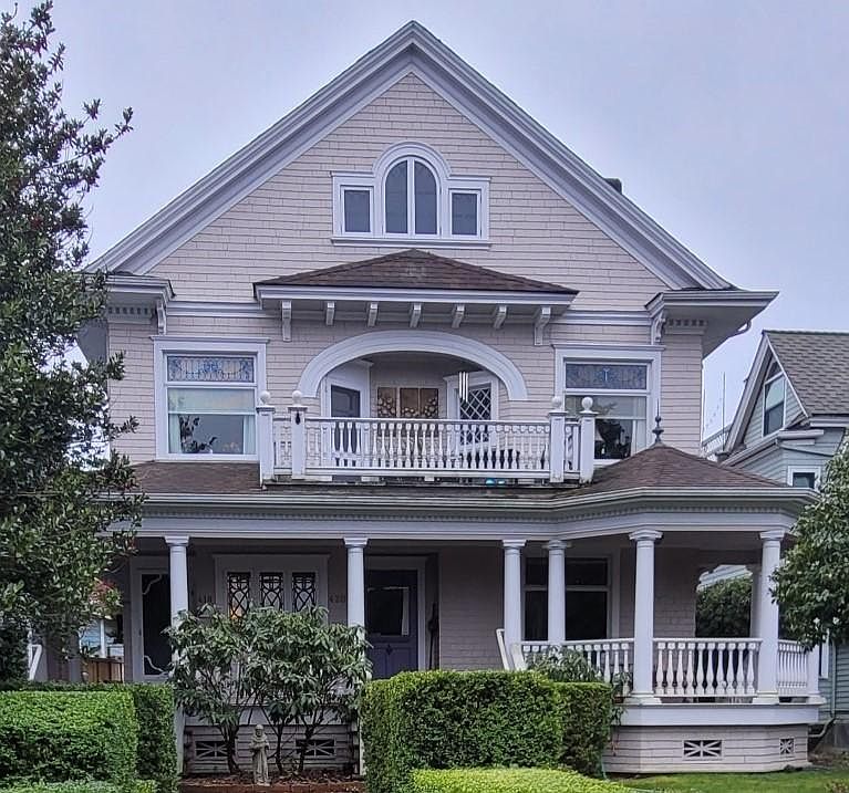 1st image of 418.5 Tacoma Ave N