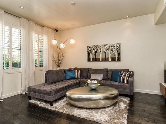 great room views to pool