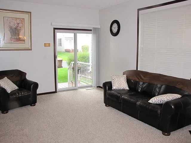 11231 Beechwood Ln — Photo 2