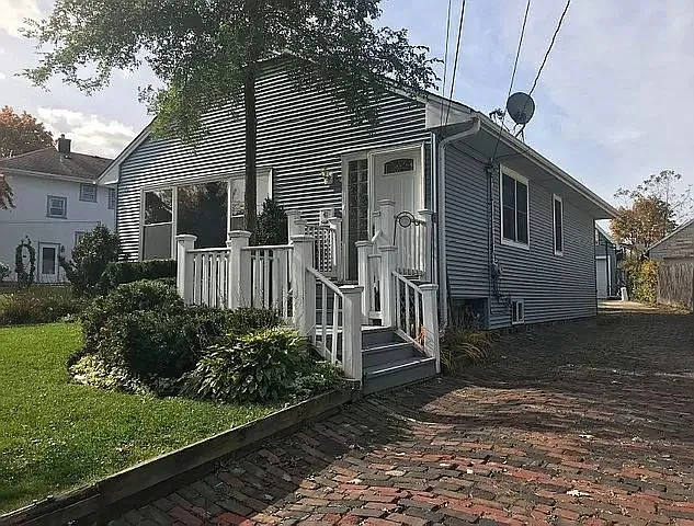 46 Elm Ave photo 1