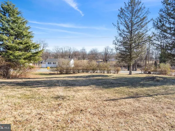 5664 Charles Town Rd, Kearneysville, WV 25430