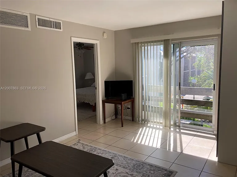 5300 NE 6th Ave #H16 — Photo 12