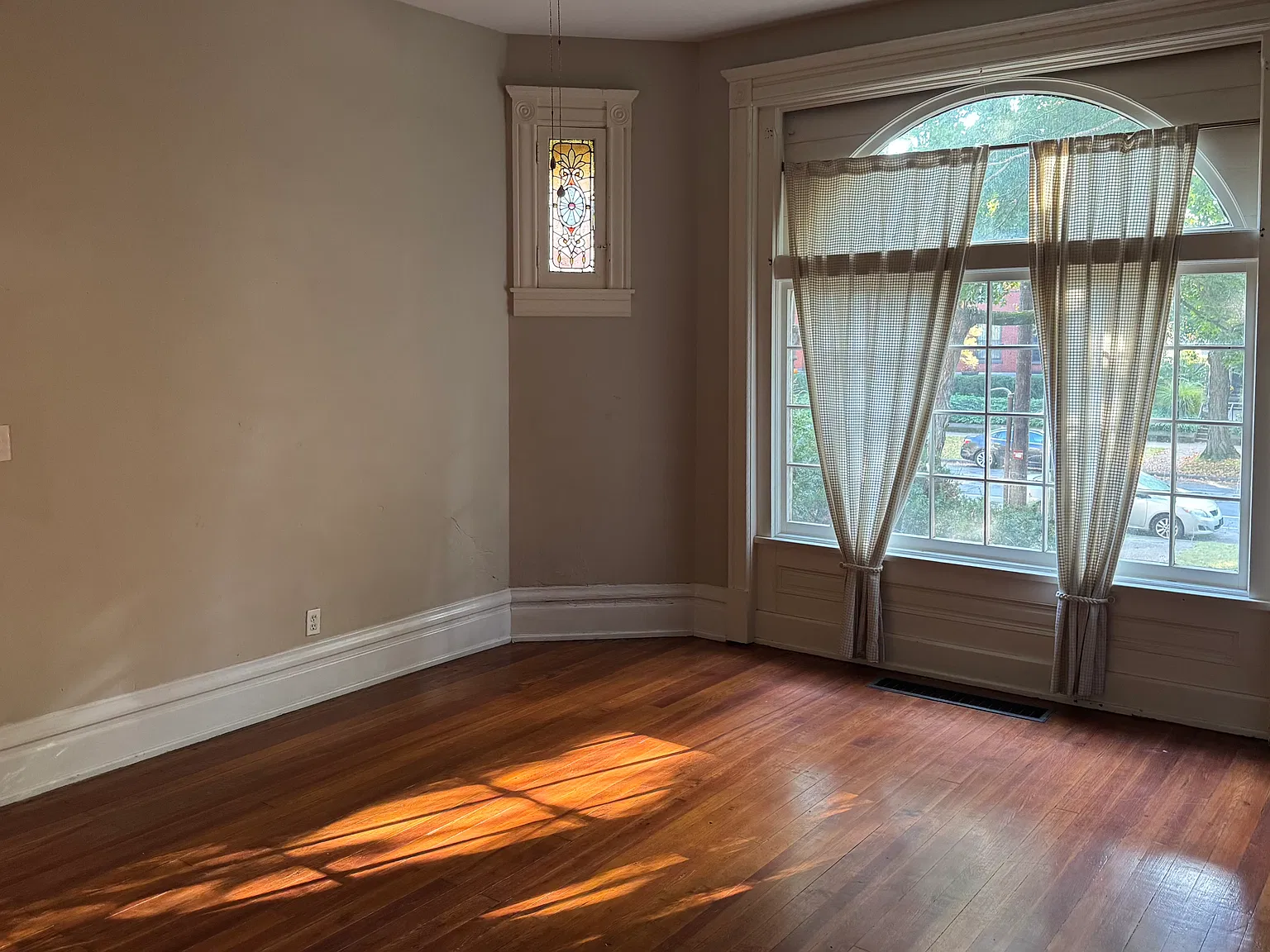 2 bed, 1050 sqft, $1,400 — Photo 4