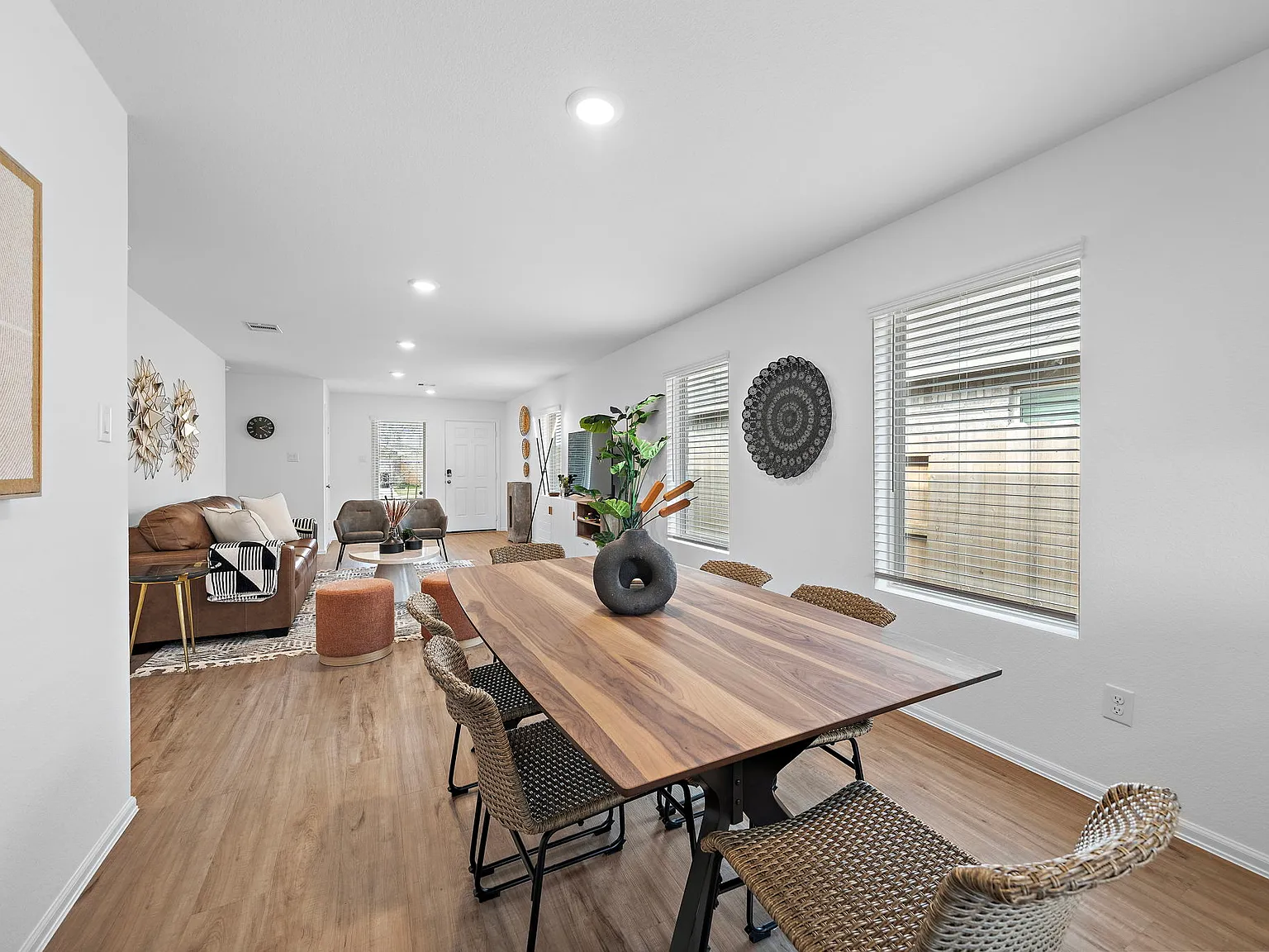 3 bed, 1248 sqft, $3,600 — Photo 2