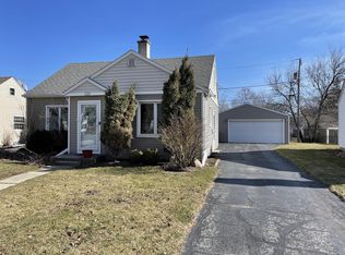 320 S Honey Creek Dr, Milwaukee, WI 53214