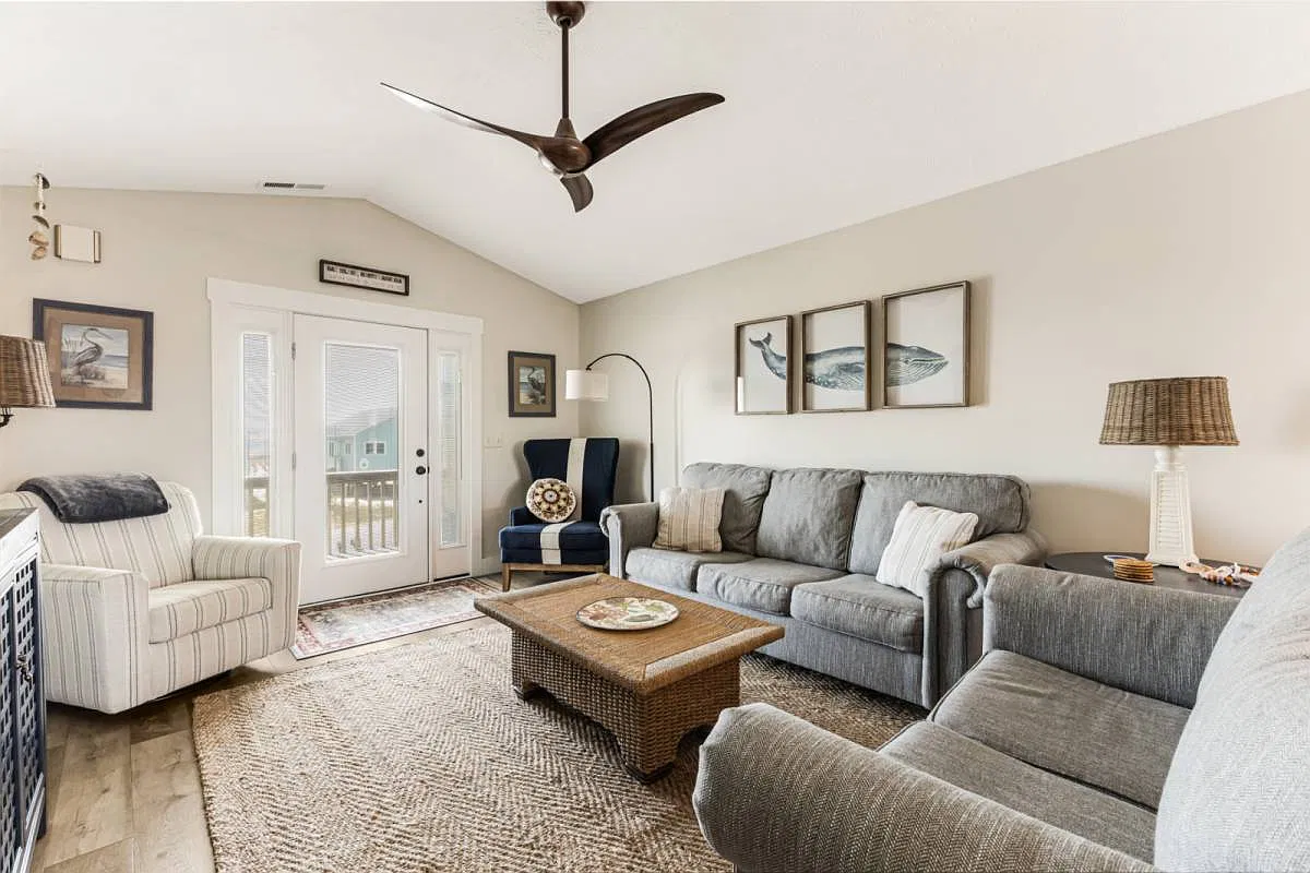 4 bed, 1360 sqft, $2,240 — Photo 4