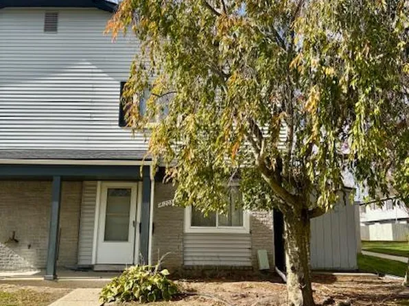 41203 S Woodbury Green Dr, Belleville, MI 48111