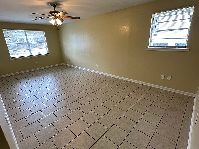 4909 Venus St #4909 — Photo 3