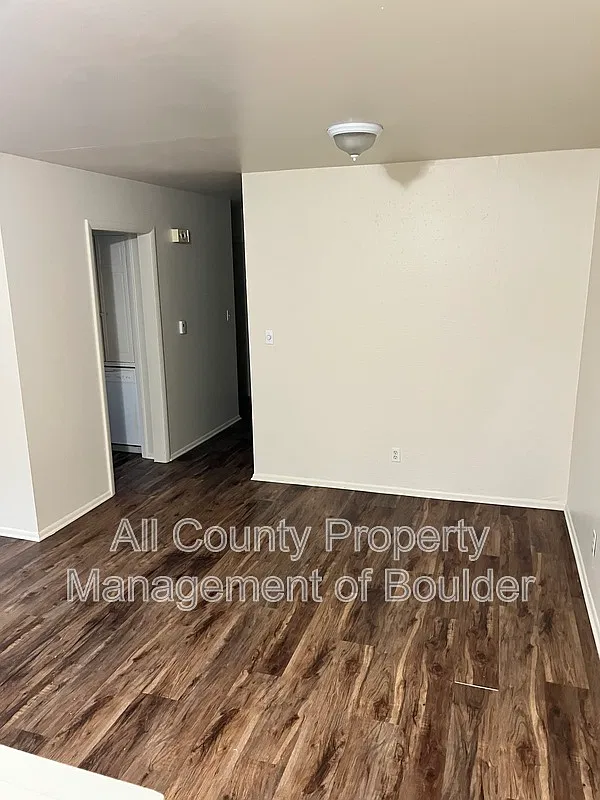 2 bed, 1.0 bath, 1400 sqft, $2,300 — Photo 2