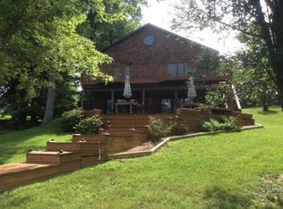 12685 N Shoreland Dr, Marion, IL 62959