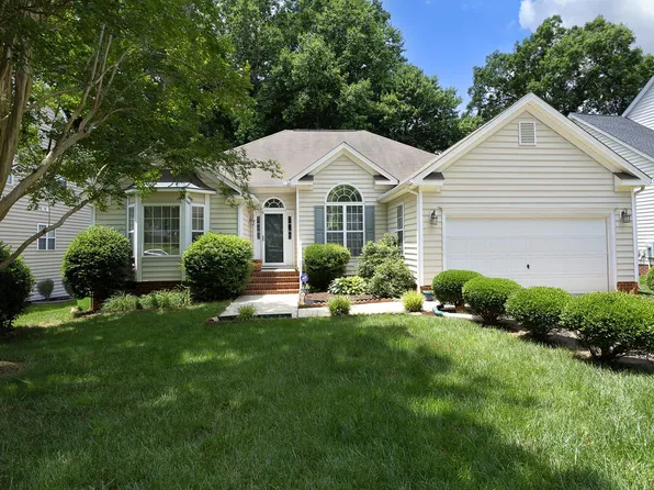 8909 Blakehurst Dr, Raleigh, NC 27617