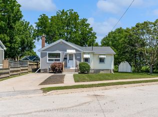6069 Collins Dr, Niagara Falls, ON L2G 2S3