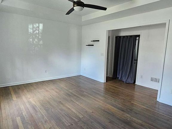 3rd image of 3198 Oakdale Rd