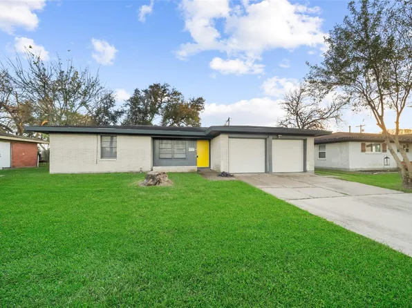 915 25th Ave N, Texas City, TX 77590