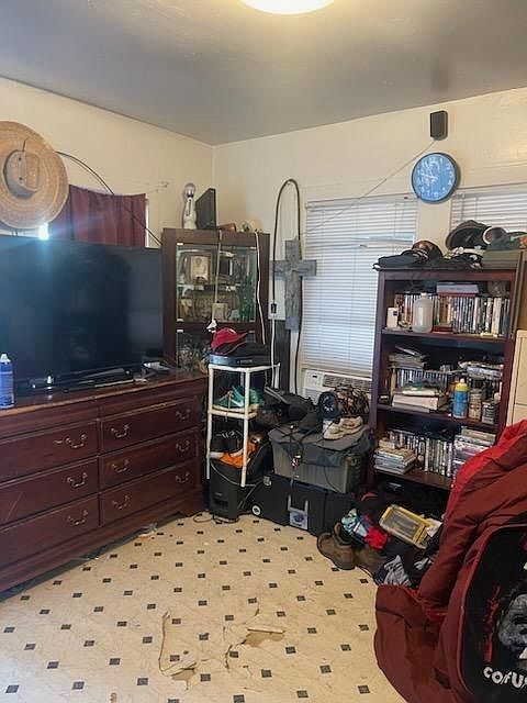 1st image of 302 E Francis St