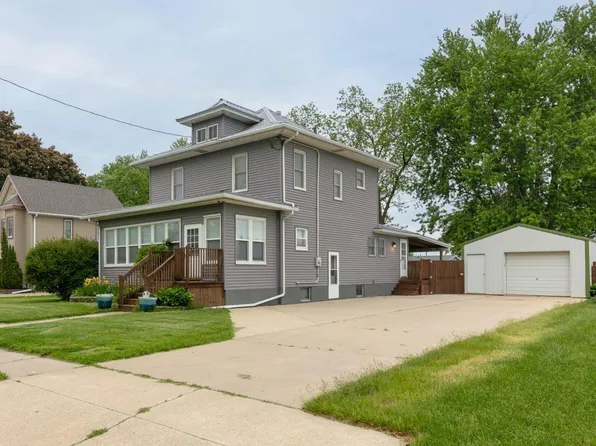1245 Hawley St, Jesup, IA 50648
