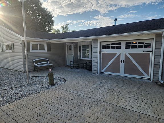 3rd image of 10 Skippers Blvd