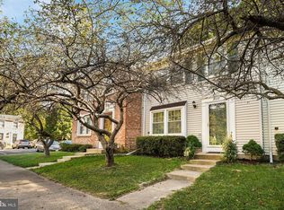 8661 Bent Arrow Ct, Springfield, VA 22153