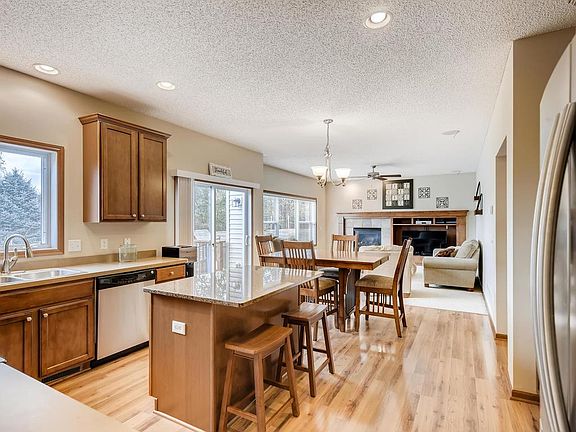 4th image of 26831 Meadow Ridge Dr