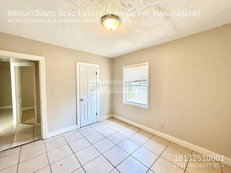 1311 Prescott St S — Photo 17
