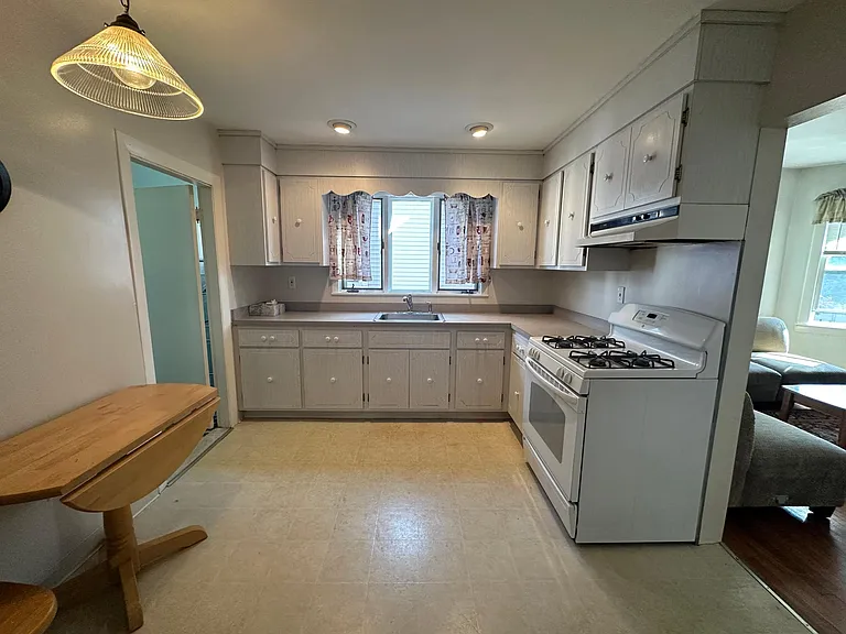 33 Knowlton St #B — Photo 8