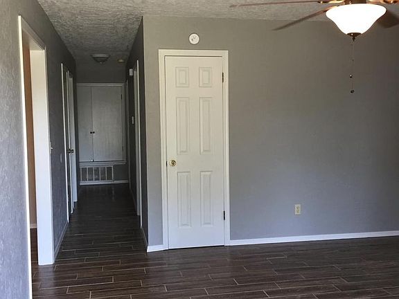 Living room Hall to bedrooms