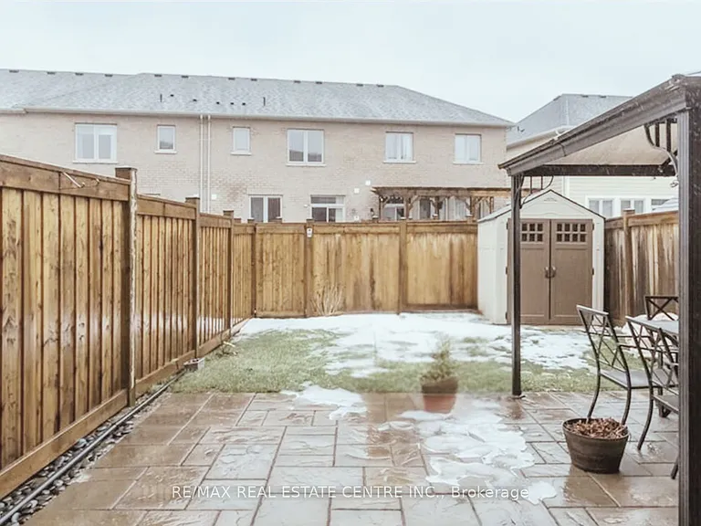 112 Hanson Cres — Photo 17