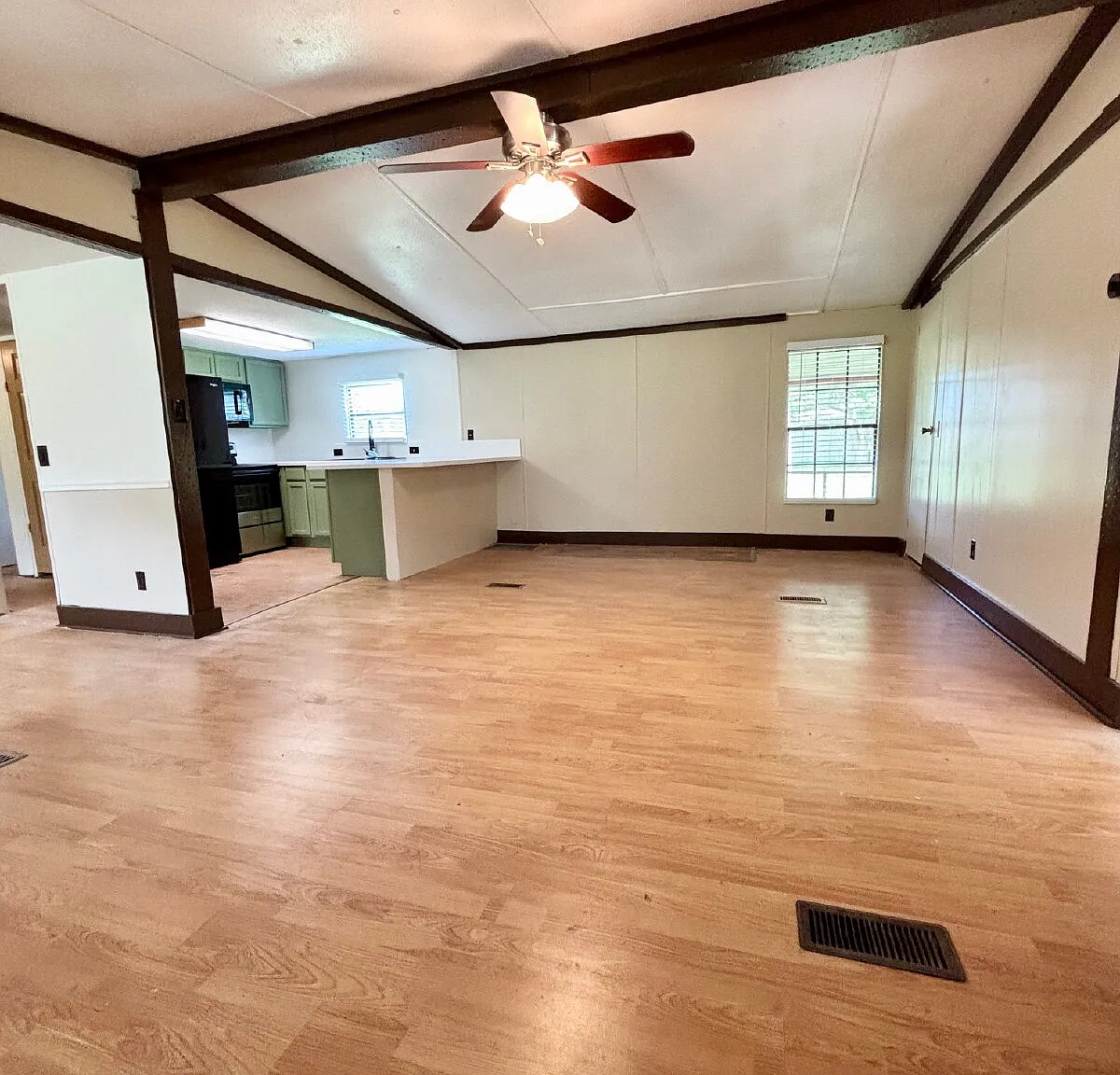 3 bed, 2.0 bath, 1265 sqft, $2,300 — Photo 2
