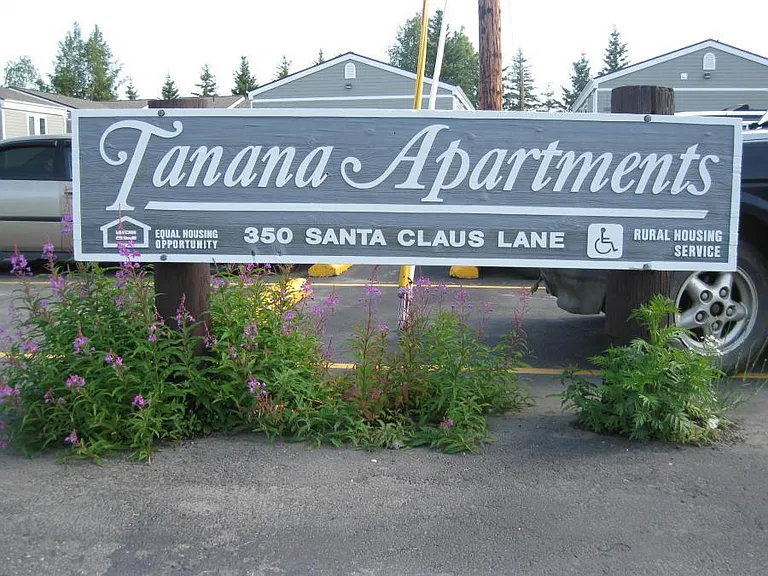 350 S Santa Claus Ln — Photo 2