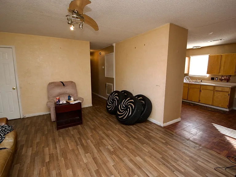 1115 Watwood Ave — Photo 3