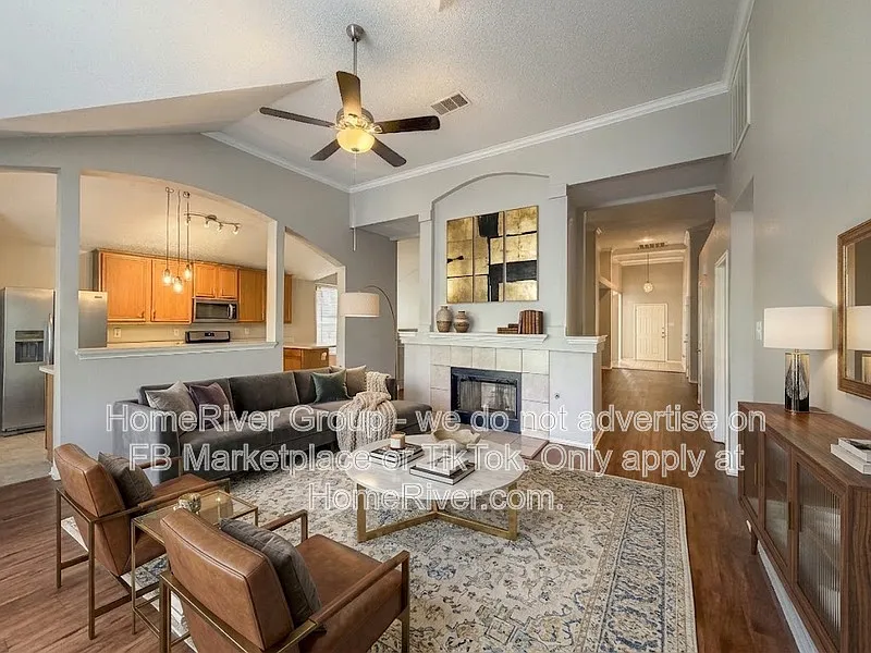 3 bed, 2.0 bath, 2296 sqft, $2,349 — Photo 2