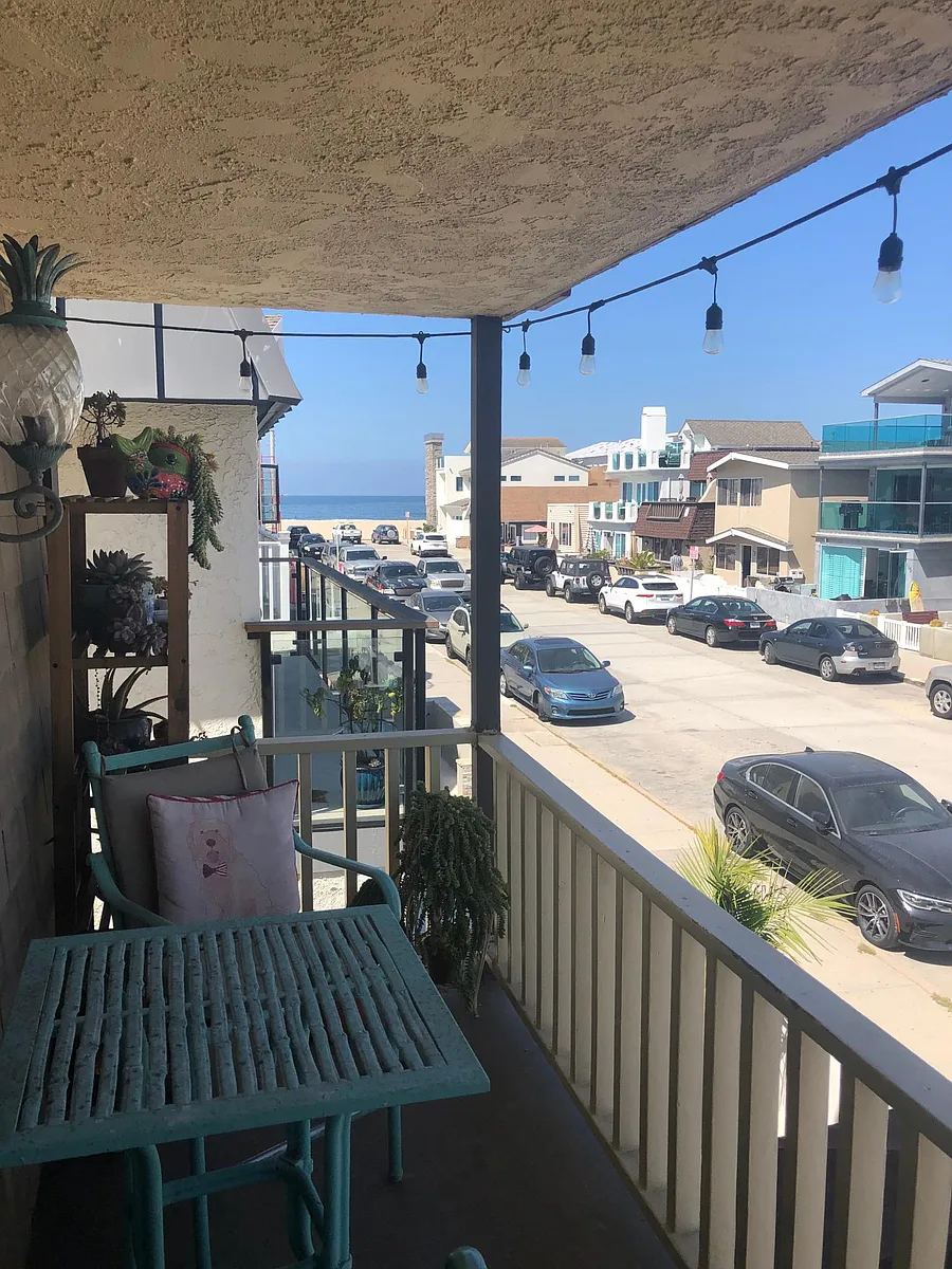 Photo 2 of 5 - 122 30th St #A - Newport Beach, CA Building Photo - 122 30th St #A