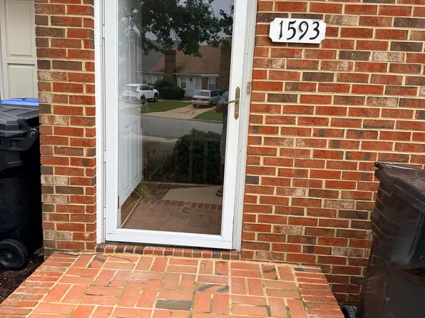 1593 Crescent Pointe Ln, Virginia Beach, VA 23453