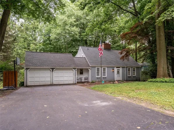 746 Oakridge Dr, Rochester, NY 14617