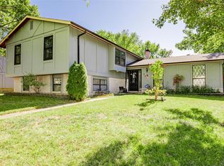 16 Creekside Dr, Saint Peters, MO 63376