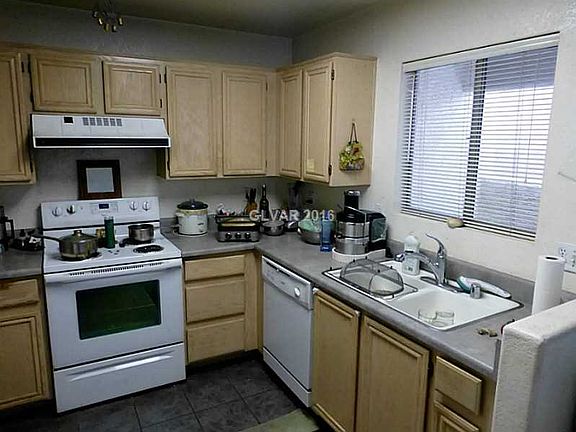 3rd image of 929 Allure Dr #32