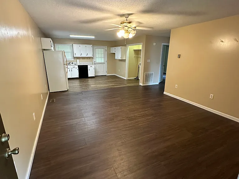 892 Woodlawn Rd — Photo 5