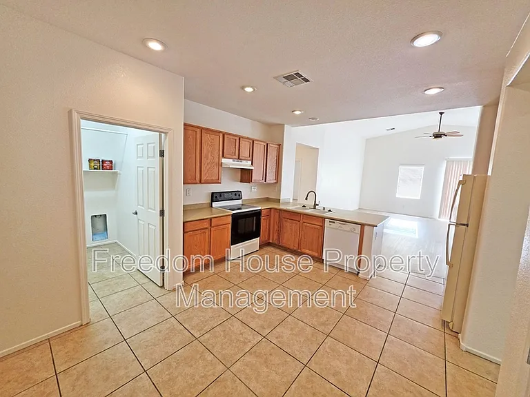 6451 Goodale St — Photo 15