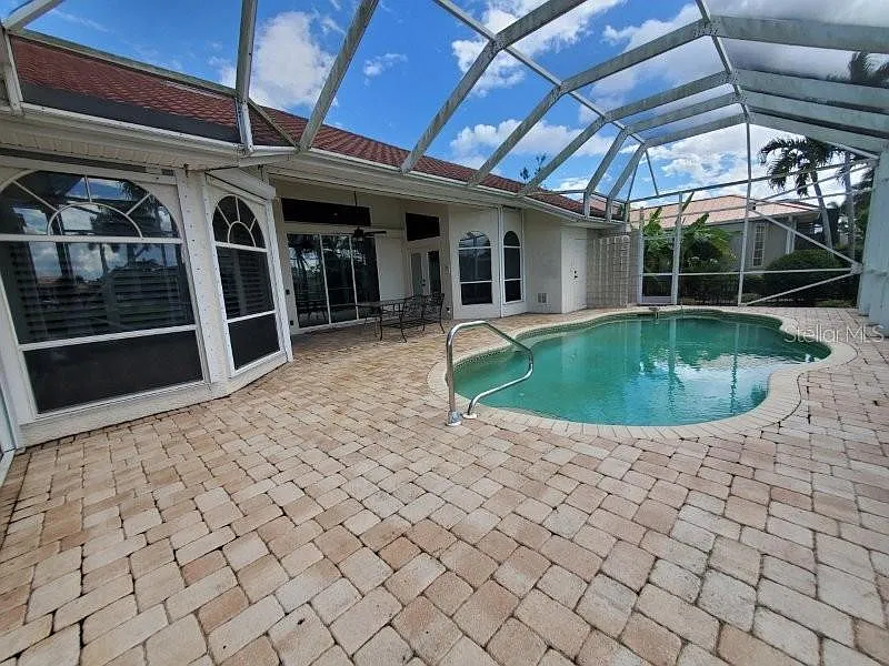 4 bed, 2.5 bath, 3125 sqft, $4,400 — Photo 4