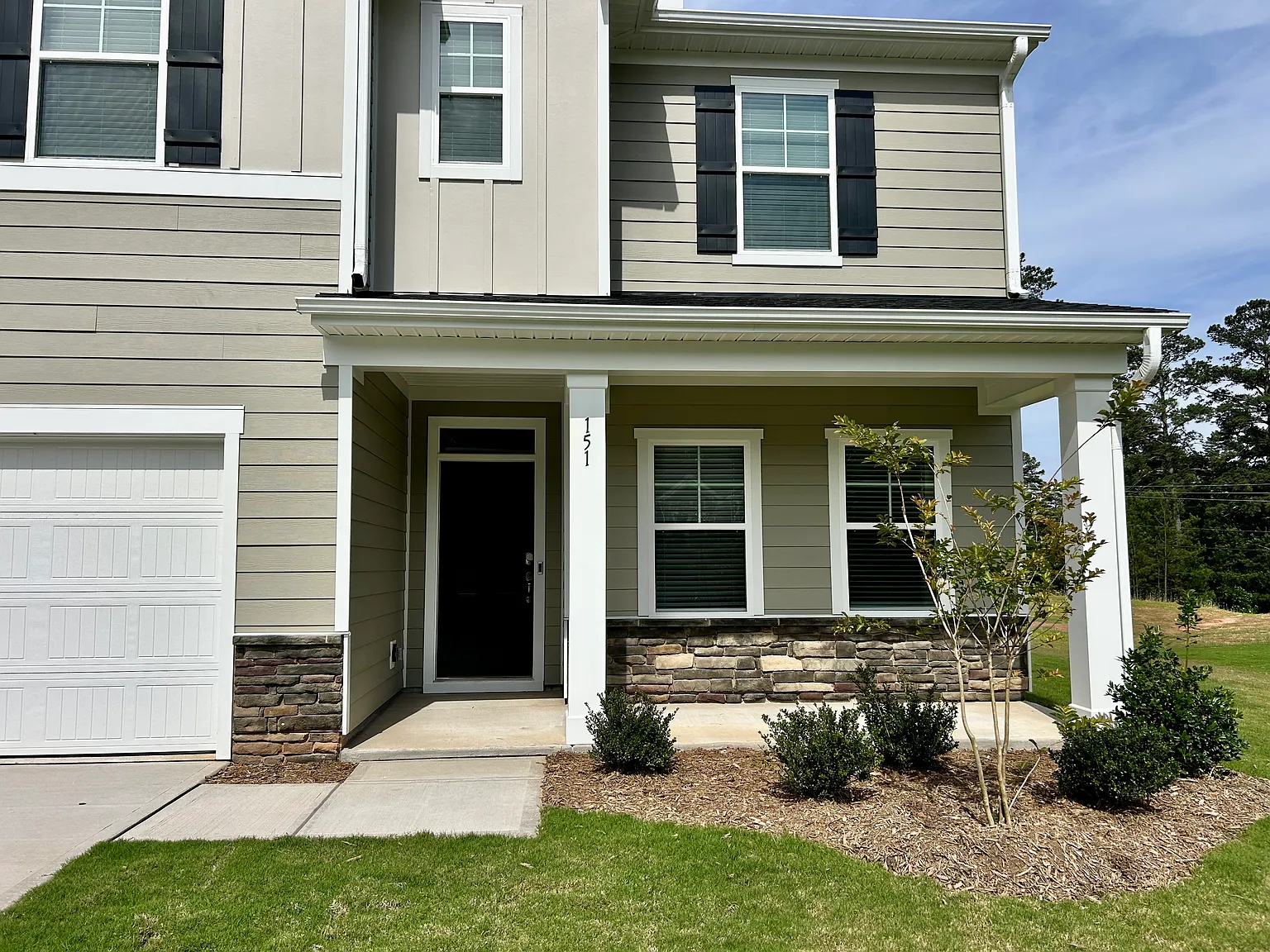 5 bed, 2714 sqft, $2,100 — Photo 2